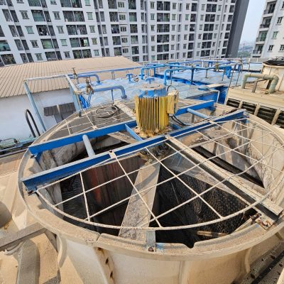 Perbaikan elektromotor cooling tower ( Mall Of Indonesia )